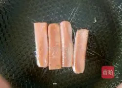 Illustration of simple steamed bun semi-circle making 6