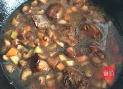 Illustration of how to make braised pork ribs with rice 6