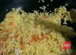Gold Illustration of how to make egg fried rice 6