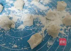 Illustration of how to make pork and corn dumplings 12