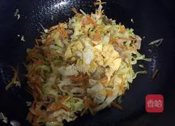 Illustration of making fried noodles with cabbage 9