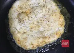 Illustration of how to make bean dregs and five-spice pancakes 10