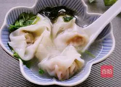 Illustration of how to make fresh meat wontons 12