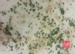 Illustration of how to make scallion pancake 4