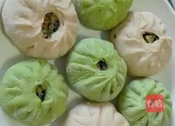 Illustration of how to make colorful stuffed buns 15