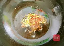 Illustration of Laoganma's vegetarian fried cakes 5