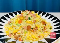 Illustration of how to make fried rice with sausage, three cubes and eggs 11
