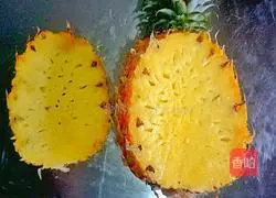 Illustration of how to make shrimp and pineapple fried rice 2