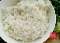 Cucumber, Green Vegetable and Egg Fried Rice Recipe Illustration 5