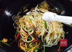 Illustration of how to make vegetarian fried noodles 10