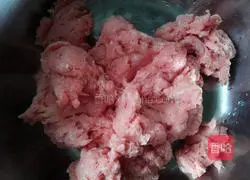 Illustration of how to make mushroom and beef dumplings 4