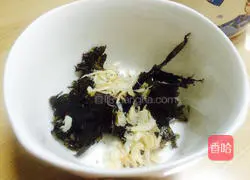 Illustration of how to make fresh meat wontons 15