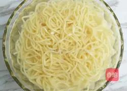 Illustration of how to make garlic beef fillet fried noodles 4