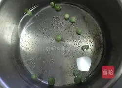 Illustration of how to make colorful fried rice with shrimps 2