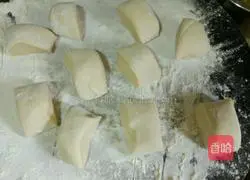 Illustration of how to make carrot and egg buns 9