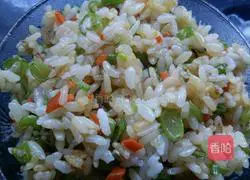 Illustration of how to make green bean fried rice 3