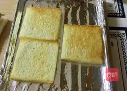 Illustration of how to make ham, cheese and egg sandwich 3