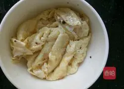 Illustration of how to make fried rice with mixed cured meats 4