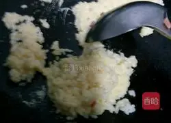 Illustration of how to make ham, lettuce and egg fried rice 5