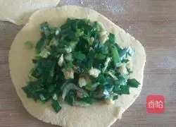 Two mixed with bread...Illustration of how to make leek, egg and shrimp skin filling 10