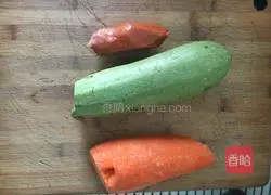 Illustration of how to make zucchini and egg pancakes 1