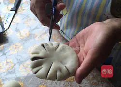 Huahua.Illustration of how to make almond shortcake with bean paste 8