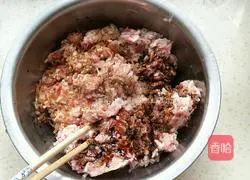 Illustration of how to make pork and radish buns 8