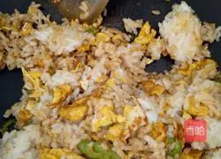 Homemade Illustration of how to make egg fried rice 6