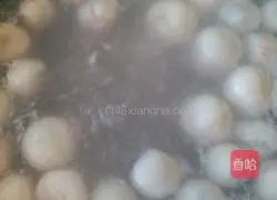 Illustration of making homemade sesame glutinous rice balls 8