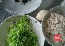 Illustration of how to make cabbage and egg fried rice 1
