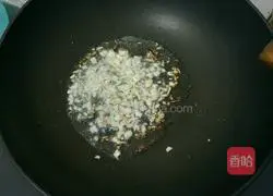 Illustration of how to make fried rice with diced vegetables and meat 3