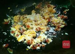 Illustration of how to make sausage and egg fried rice 7