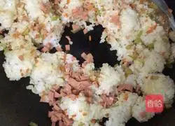 Illustration of how to make egg fried rice 7