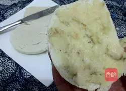 Illustration of how to make garlic butter grilled steamed buns 4