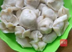 Illustration of how to make large wontons stuffed with mushrooms and meat 10