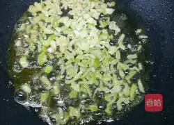 Illustration of how to make soy sauce fried noodles 4