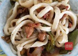 Illustration of hand-pulled fried noodles 12