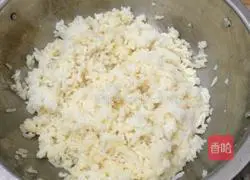 Illustration of how to make ham and egg fried rice 2