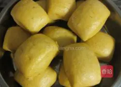 Illustration of how to make pumpkin steamed buns 22