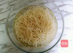 Illustration of how to make shrimp cold noodles 7
