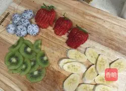 Illustration of how to make an open fruit sandwich 2