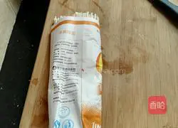 Illustration of how to make fried noodles with ham sausage 1