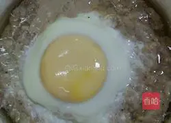 Illustration of how to make egg patties 10