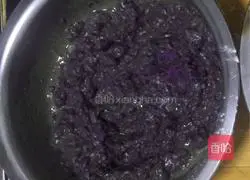 Illustration of how to make love purple potato cake 3