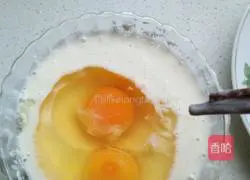 Illustration of how to make egg pancakes 3