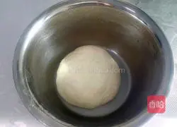 Illustration of how to make crispy green onion cake 1