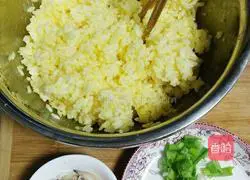 Illustration of how to make crab meat golden fried rice 3