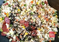 Illustration of how to make diced pork, cabbage and fried rice 8