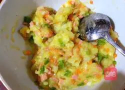 Illustration of how to make onion and potato pancakes 6