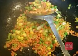 Illustration of how to make egg fried rice 4